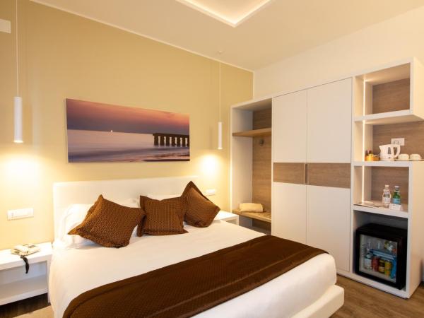 Hotel Aurora : photo 9 de la chambre suite familiale