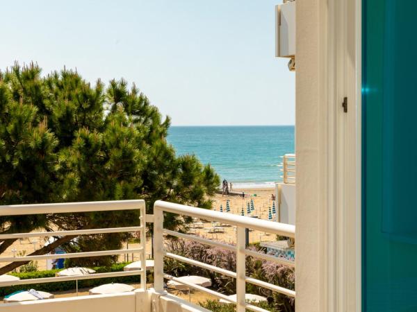 Hotel Aurora : photo 10 de la chambre suite familiale