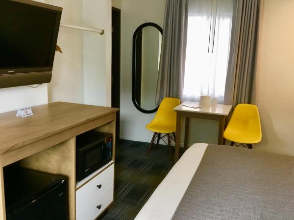 Downtown San Diego Lodge : photo 2 de la chambre chambre lit queen-size