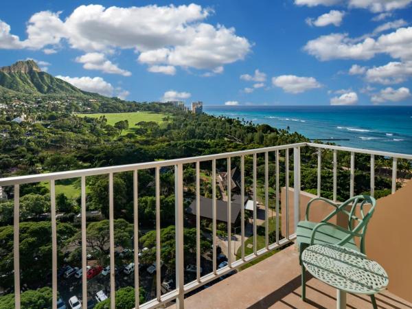 Queen Kapiolani Hotel : photo 3 de la chambre hébergement lit king-size avec balcon - vue sur océan 