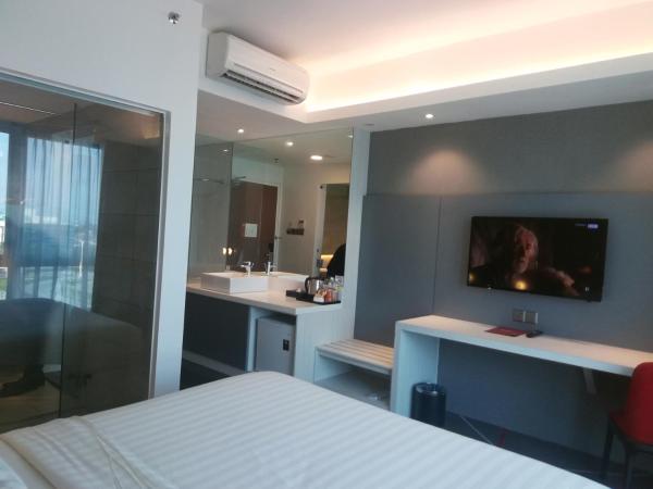 Amerin Hotel Johor Bahru : photo 2 de la chambre chambre lit king-size deluxe