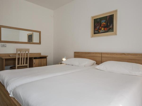 Hotel Medena Budget : photo 10 de la chambre chambre double ou lits jumeaux standard - vue sur jardin
