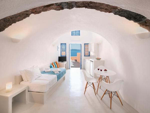 Horizon Aeifos Suites : photo 8 de la chambre suite triple troglodyte - vue sur caldeira