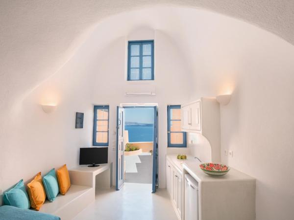 Horizon Aeifos Suites : photo 5 de la chambre suite triple troglodyte - vue sur caldeira