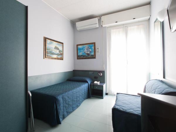 Hotel Tirreno : photo 3 de la chambre petite chambre simple