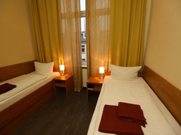 Hotel AI Königshof : photo 4 de la chambre chambre lits jumeaux