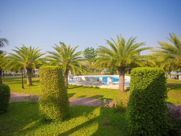 Sakarin Valley Resort : photo 3 de la chambre chambre lit queen-size - vue sur piscine