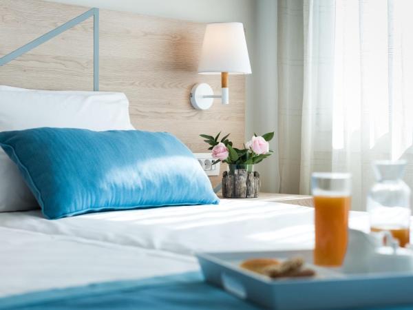 Santorini Main Square : photo 4 de la chambre chambre double ou lits jumeaux standard - vue sur mer