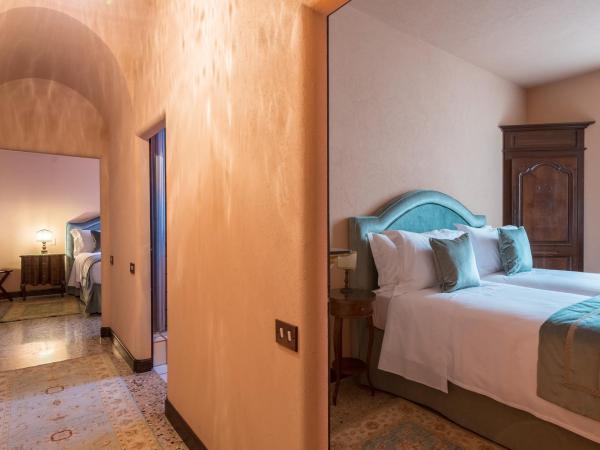 Hotel Nani Mocenigo Palace : photo 4 de la chambre chambre familiale avec salle de bains privative
