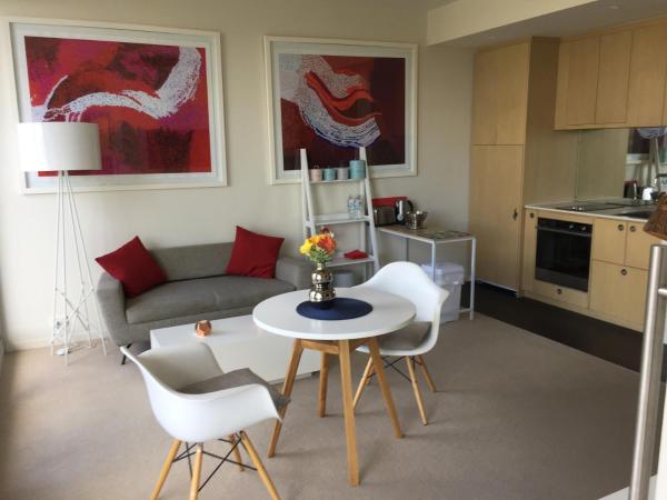 Tasha's Apartments on Warwick : photo 9 de la chambre appartement avec balcon