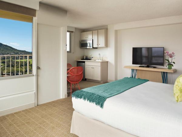 Queen Kapiolani Hotel : photo 2 de la chambre suite lit king-size junior avec balcon – vue sur diamond head