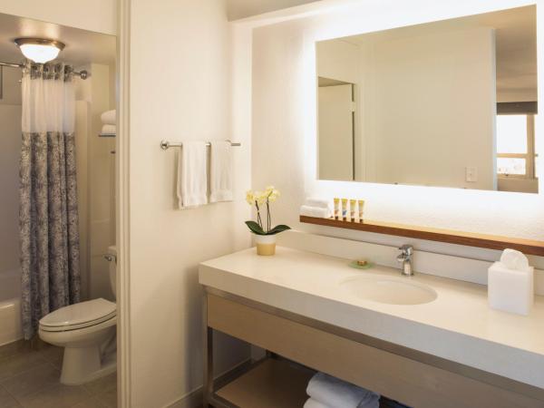 Queen Kapiolani Hotel : photo 8 de la chambre suite lit king-size junior avec balcon – vue sur océan