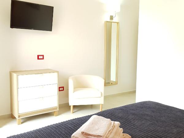 Resort Villa Isola B&B : photo 2 de la chambre chambre double ou lits jumeaux - vue sur piscine