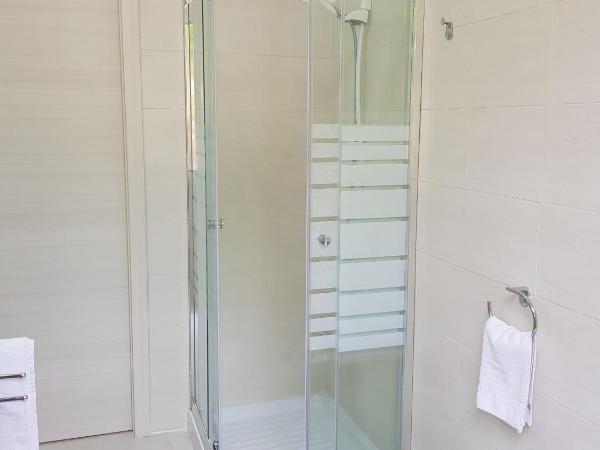 Resort Villa Isola B&B : photo 4 de la chambre chambre double ou lits jumeaux - vue sur piscine