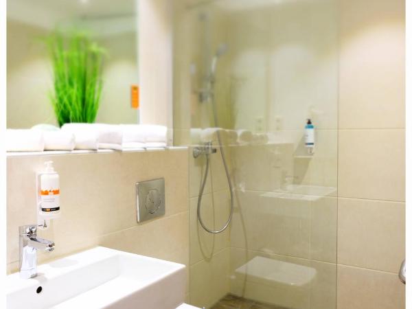 Motel Plus Berlin : photo 2 de la chambre chambre familiale (2 adultes + 1 enfant)