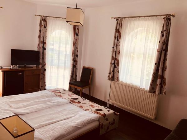 Zöldtető Panzió : photo 4 de la chambre chambre double deluxe avec lit d'appoint