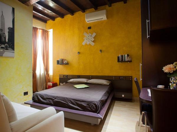 Bed & Breakfast Parmacentro : photo 8 de la chambre chambre familiale avec salle de bains privative