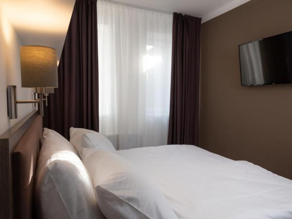 Skyhotel Prague : photo 1 de la chambre chambre double - vue sur jardin