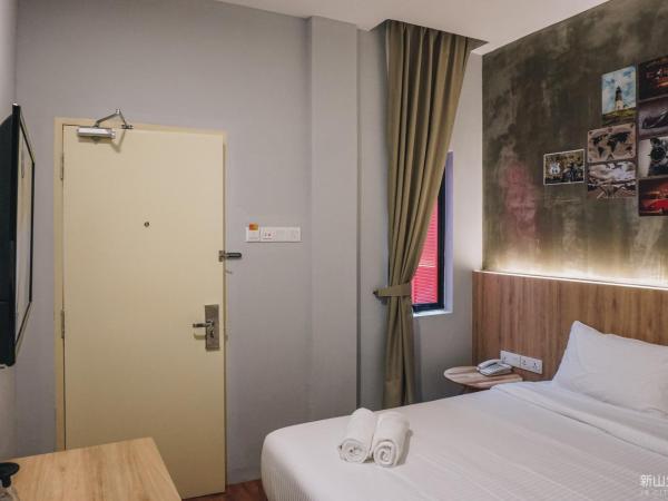 HOTEL CIQ, JALAN TRUS : photo 9 de la chambre chambre supérieure lit queen-size