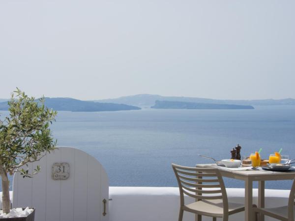 Santorini Secret Suites & Spa, Small Luxury Hotels of the World : photo 8 de la chambre suite premium avec bain à remous privé - vue sur caldeira