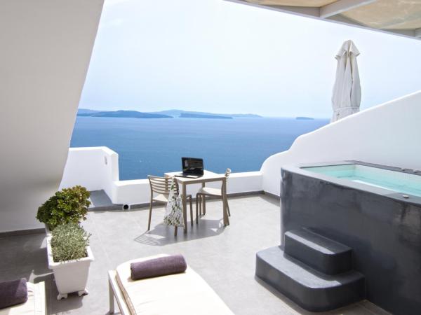 Santorini Secret Suites & Spa, Small Luxury Hotels of the World : photo 1 de la chambre suite pure avec bain à remous privé - vue sur caldeira