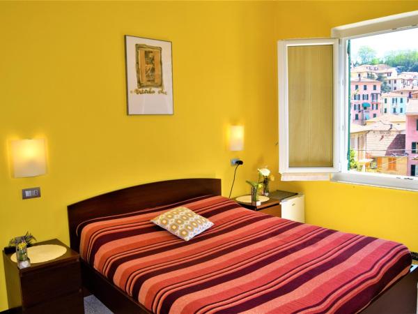 Levante Blu : photo 1 de la chambre chambre double avec salle de bains séparée