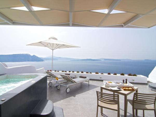 Santorini Secret Suites & Spa, Small Luxury Hotels of the World : photo 8 de la chambre suite absolue avec bain à remous privé - vue sur caldeira