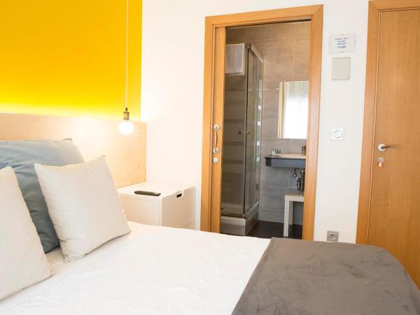 Pensión Aia : photo 2 de la chambre chambre double avec salle de bains privative