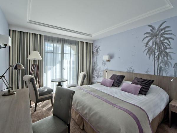 Hôtel Le Nouveau Monde : photo 2 de la chambre chambre double ou lits jumeaux supérieure avec vue sur ville