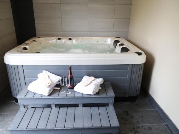 La Pomme d'Amour : photo 4 de la chambre suite avec jacuzzi