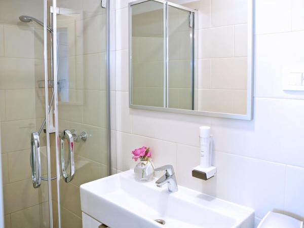 Hotel Delfin : photo 3 de la chambre chambre double ou lits jumeaux supérieure avec balcon - vue sur mer