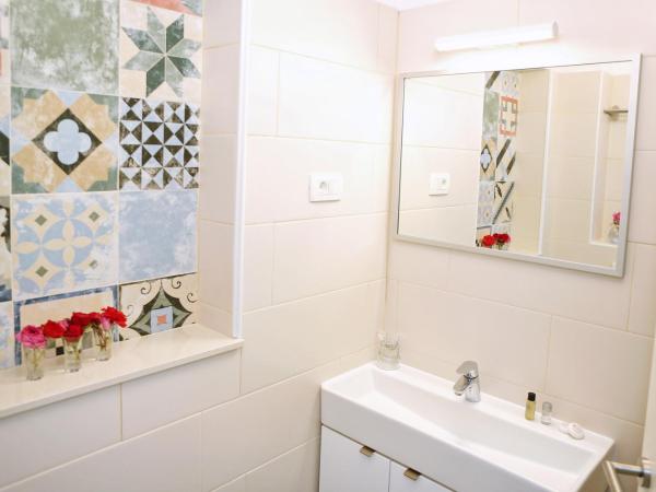 Hotel Delfin : photo 8 de la chambre chambre double ou lits jumeaux supérieure avec balcon - vue sur mer