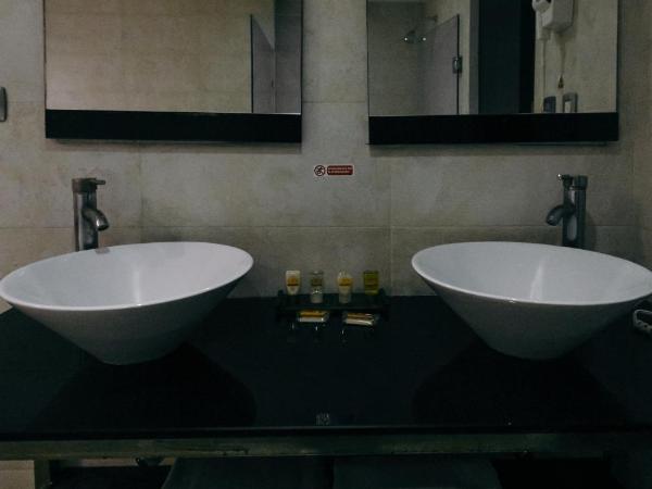 Hotel El Español Paseo de Montejo : photo 10 de la chambre suite lit king-size