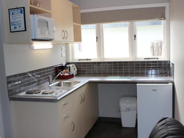 Quality Inn Acapulco Taupo : photo 10 de la chambre studio jardin