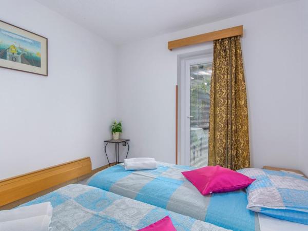 Apartments Emili : photo 4 de la chambre appartement avec balcon