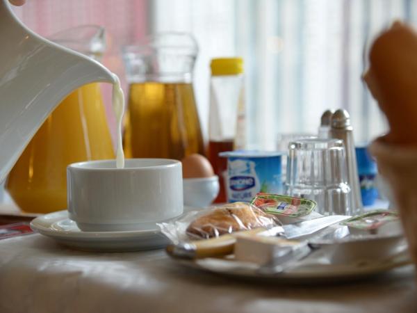 Hôtel Acropolis : photo 2 de la chambre chambre simple avec salle de bains privative