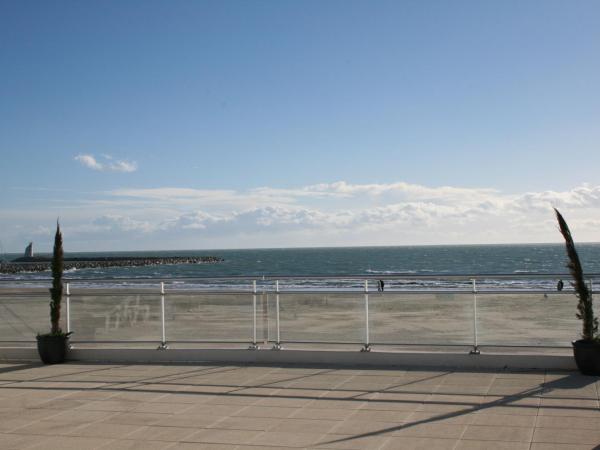 Résidence Coté Mer : photo 3 de la chambre appartement 2 chambres avec terrasse et vue sur la mer