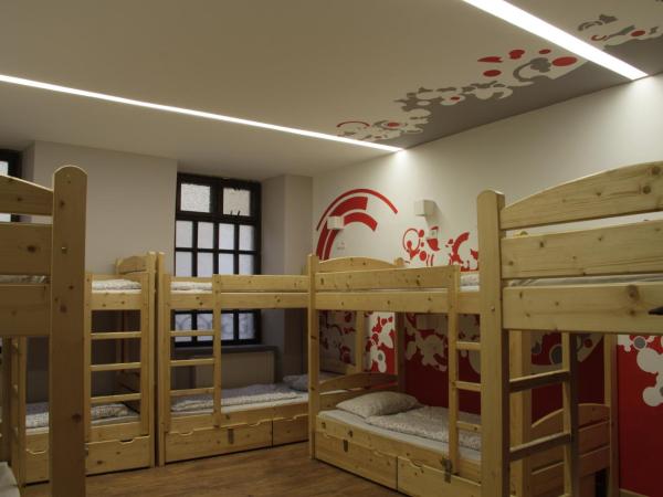 Greg&Tom Party Hostel : photo 2 de la chambre bed in 10-bed mixed dormitory room (age restriction - 18-40)