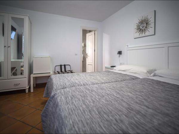 Hostal San Ramón : photo 3 de la chambre chambre lits jumeaux supérieure