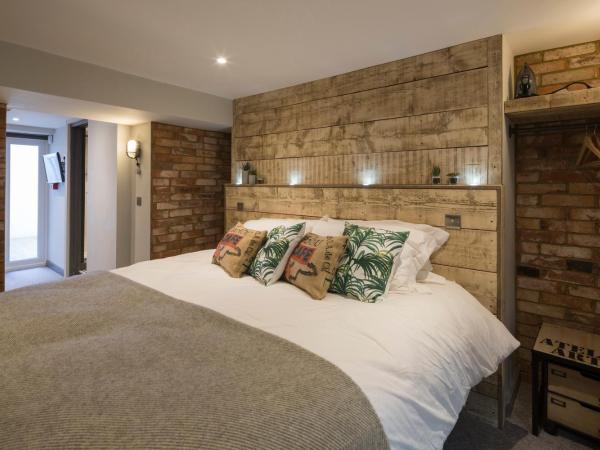 One Broad Street : photo 3 de la chambre suite avec cour