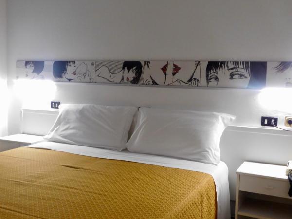 Hotel Dolores : photo 2 de la chambre chambre simple avec salle de bains privative