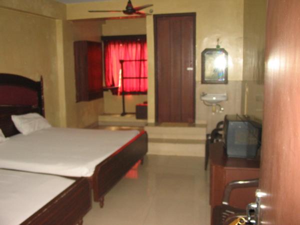 Hotel Sorrento Guest house Anna Nagar East Metro Shenoy Nagar metro budget monthly daily rooms : photo 2 de la chambre appartement 4 chambres avec ventilateur