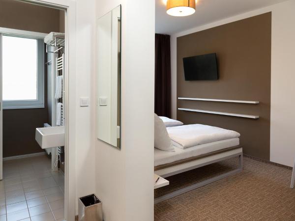Skyhotel Prague : photo 1 de la chambre chambre familiale - vue sur jardin