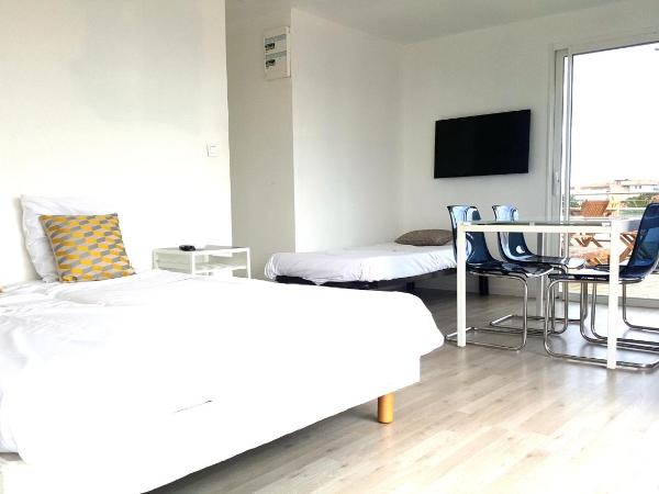 Hotel Sable Et Soleil - Port, Plage et spa : photo 7 de la chambre suite avec jacuzzi
