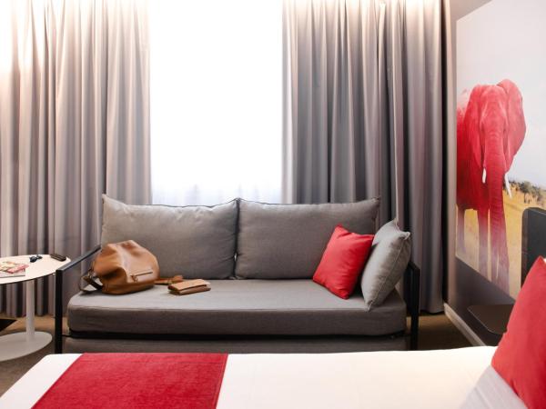 Novotel Lyon Gerland Musée des Confluences : photo 10 de la chambre chambre double classique avec canapé