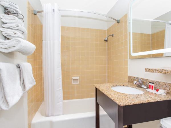 Howard Johnson by Wyndham Colorado Springs : photo 4 de la chambre chambre double avec 2 lits doubles - fumeurs