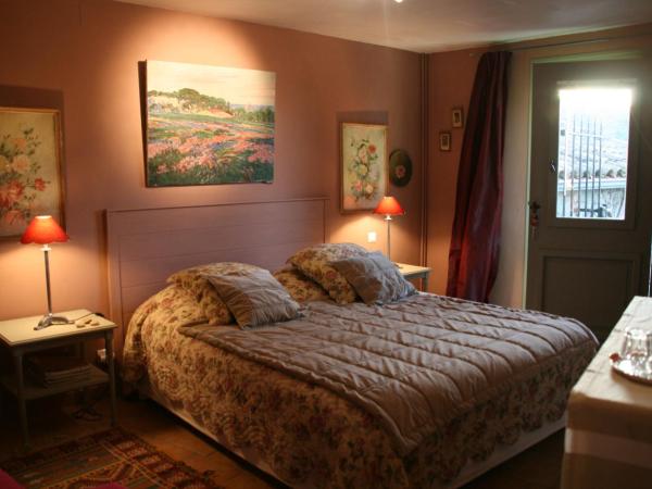 La Maison sur la Colline : photo 3 de la chambre chambre double supérieure - accès jardin