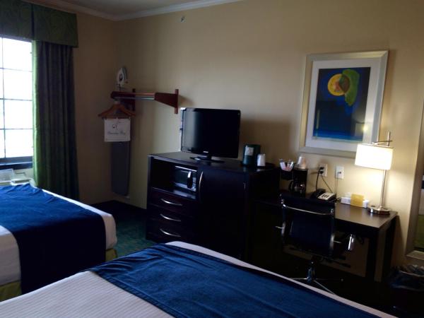 Cityview Inn & Suites Downtown /RiverCenter Area : photo 6 de la chambre chambre avec 2 grands lits queen-size