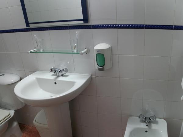 Hostal Jentoft : photo 4 de la chambre chambre standard double ou lits jumeaux avec parking gratuit