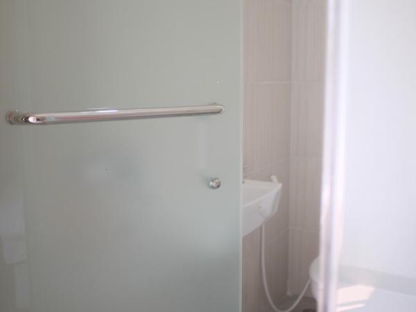 RedDoorz Plus near Mall Ciputra Jakarta : photo 1 de la chambre chambre double